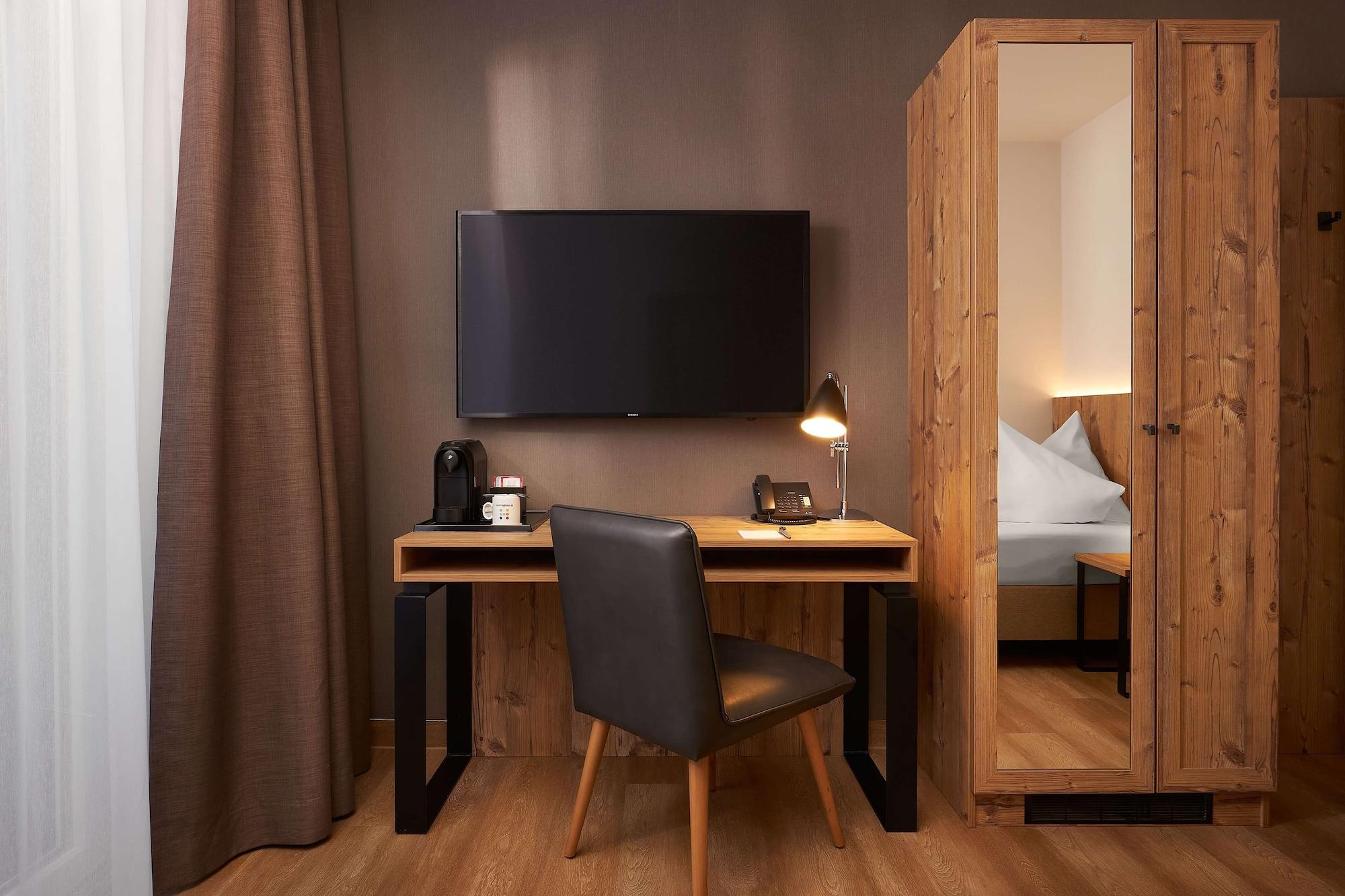 Hyperion Hotel Garmisch - Partenkirchen المظهر الخارجي الصورة A room at the Hotel