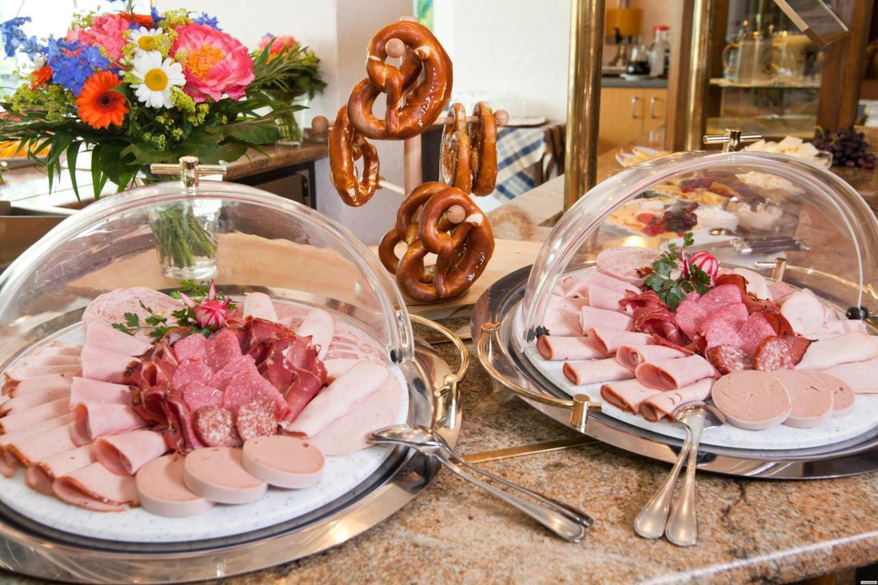 Hyperion Hotel Garmisch - Partenkirchen الغرفة الصورة Leberkäse